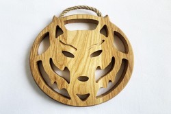 Oak trivet with a wolf