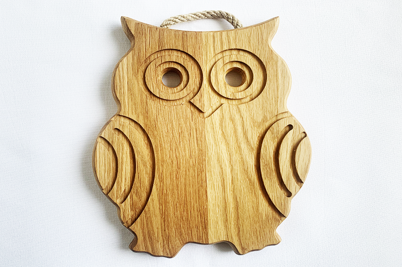 Oak trivet with a owl