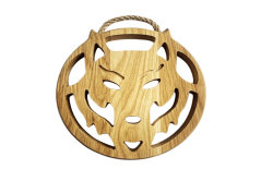 Oak trivet with a wolf